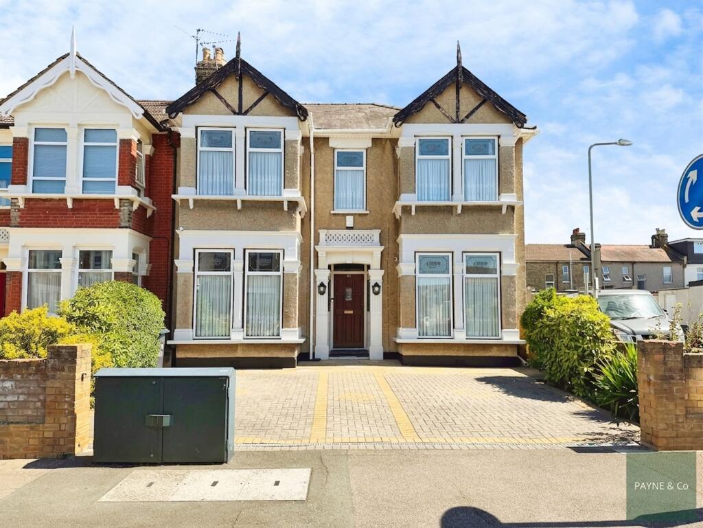 Main image of property: De Vere Gardens, Ilford, IG1