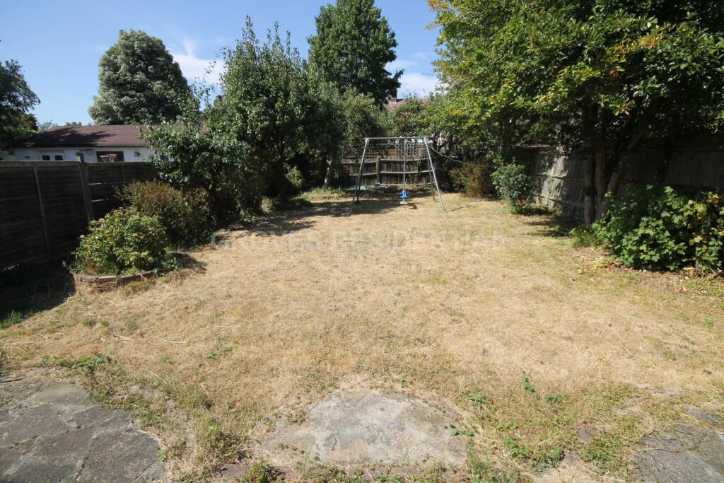House in Kingston upon Thames - More
