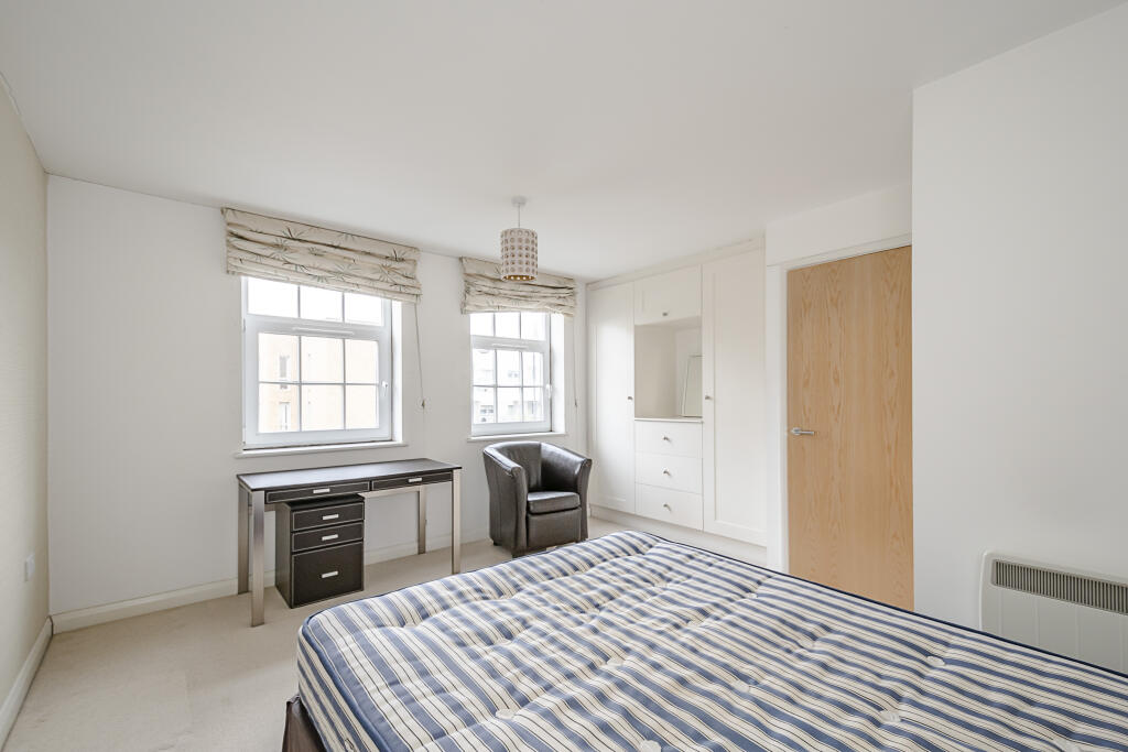 Apartment in Slough - More