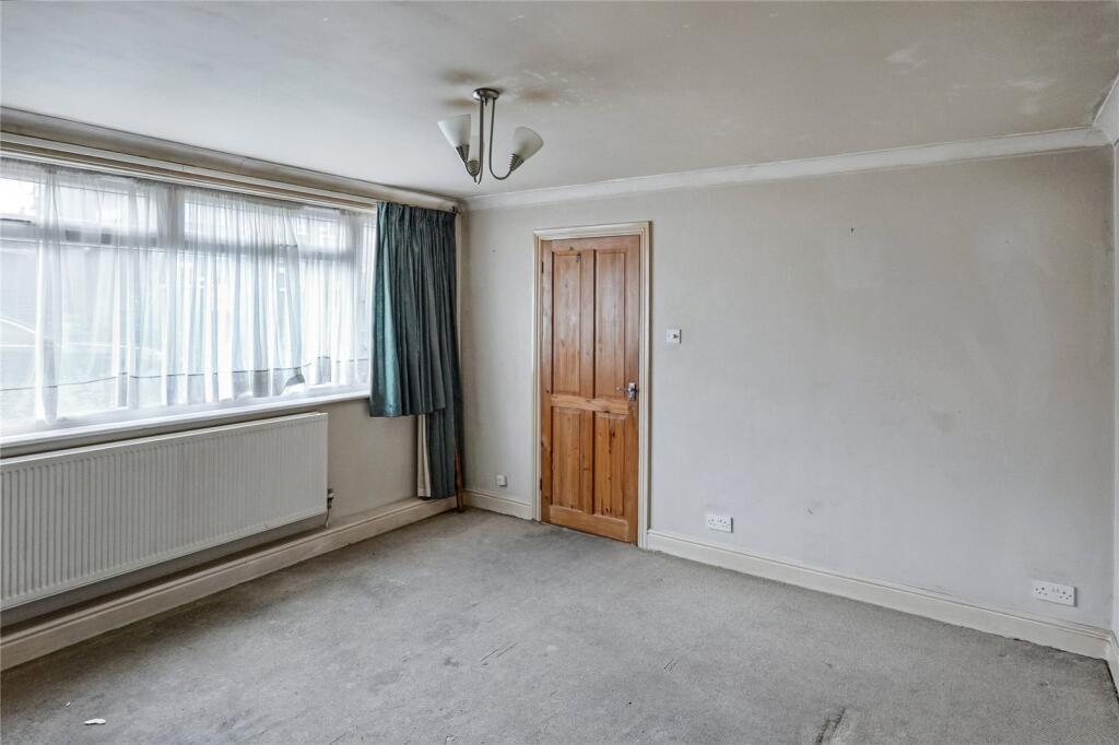 Broxhead Road, Havant photo 3