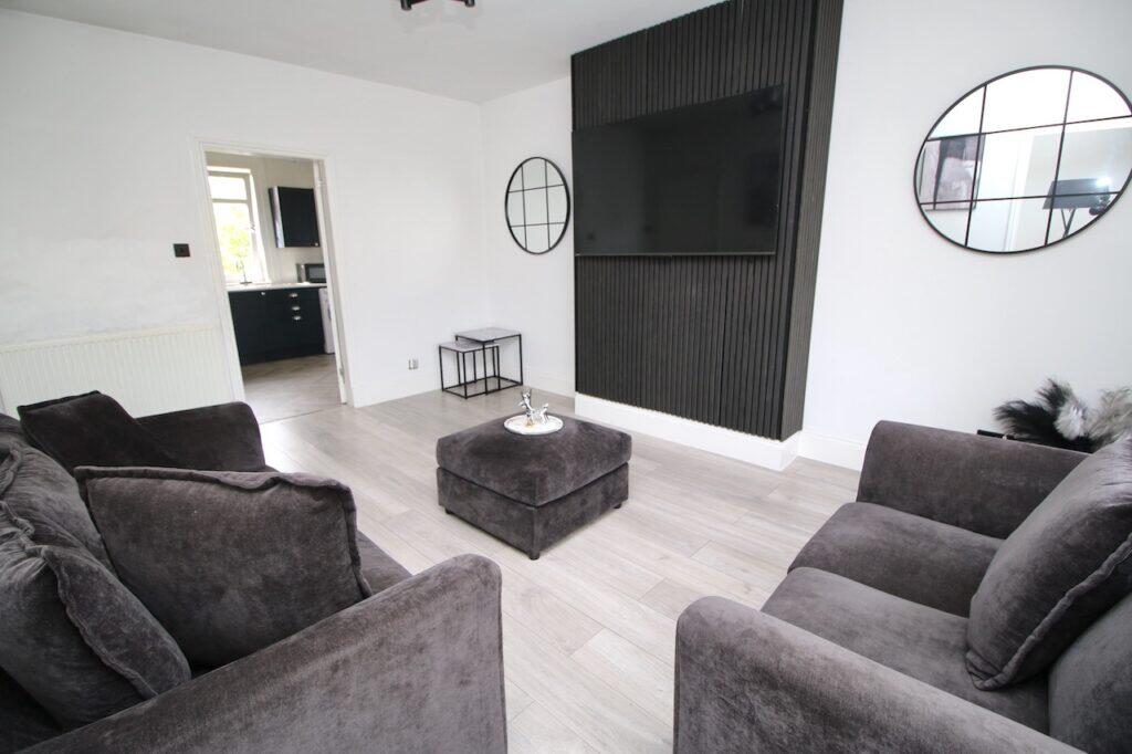 Apartment in Glasgow - View 2