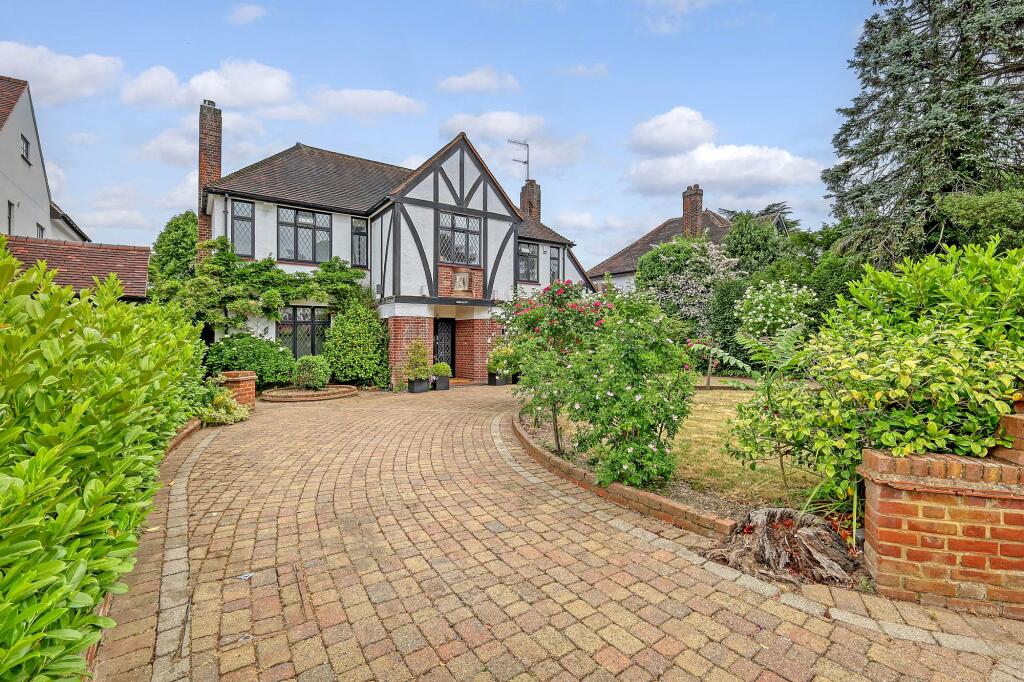 Main image of property: Broadway, Gidea Park
