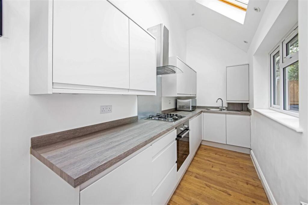 House in London - View 3