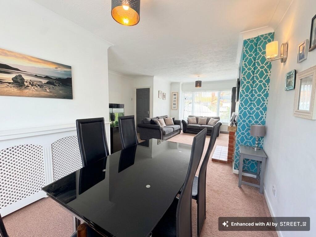House in Nuneaton and Bedworth, Warwickshire - More