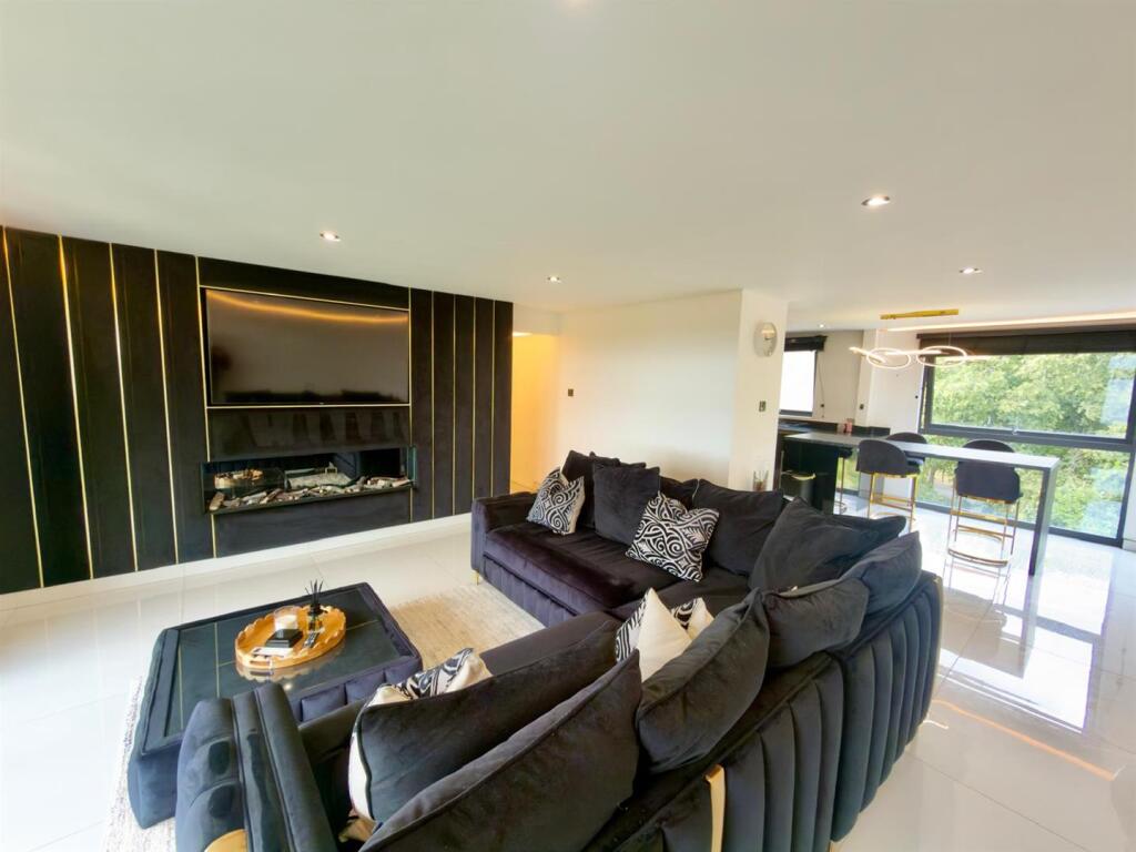 Lakeview Court, Leeds