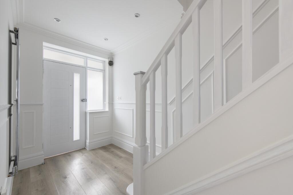 House in London - View 2