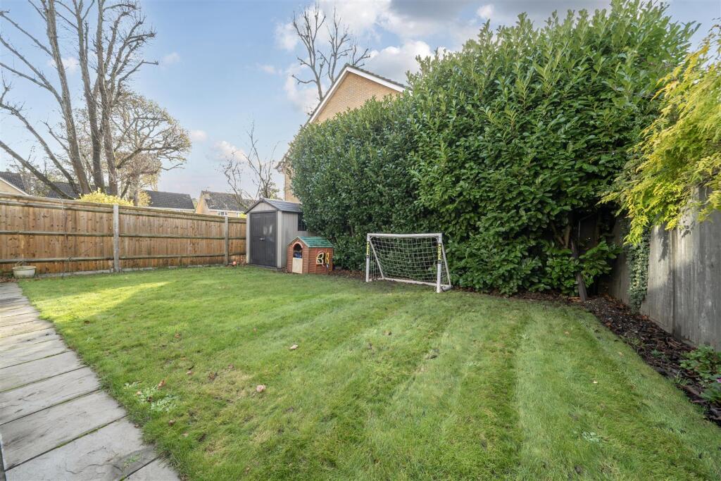 House in Surrey Heath, Bagshot - View 3