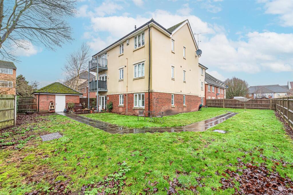 Main image of property: 7 Queen Street, Aldershot