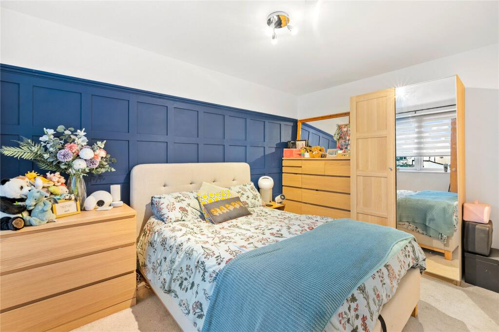 Chertsey Road, Woking, Surrey, GU21 - View 4