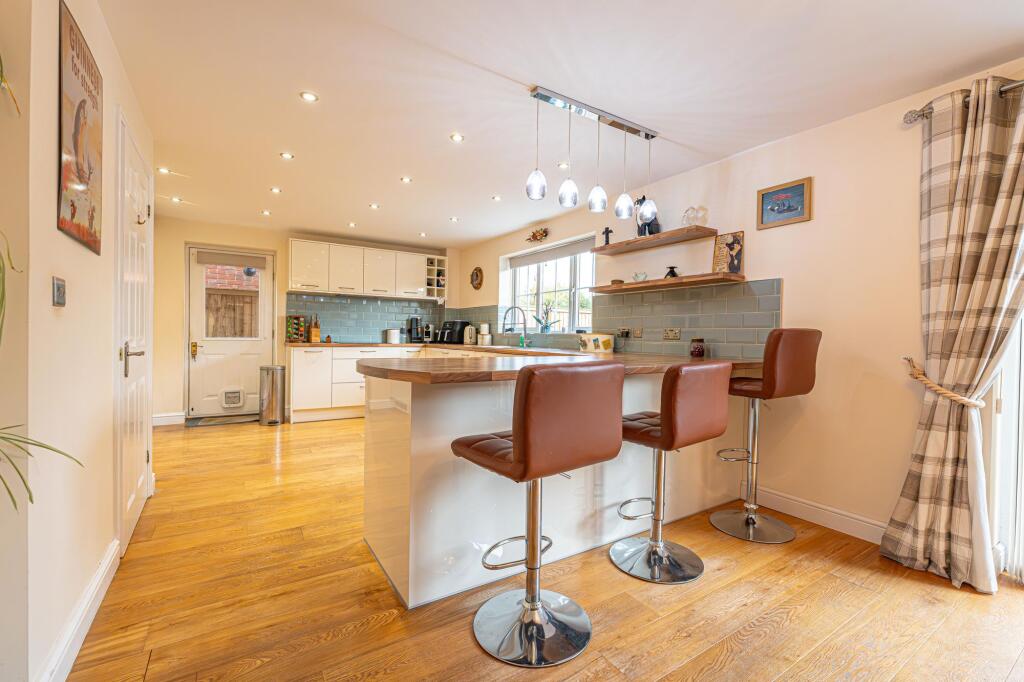 House in Newport - View 5