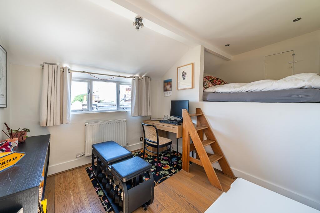4 bedroom maisonette for rent