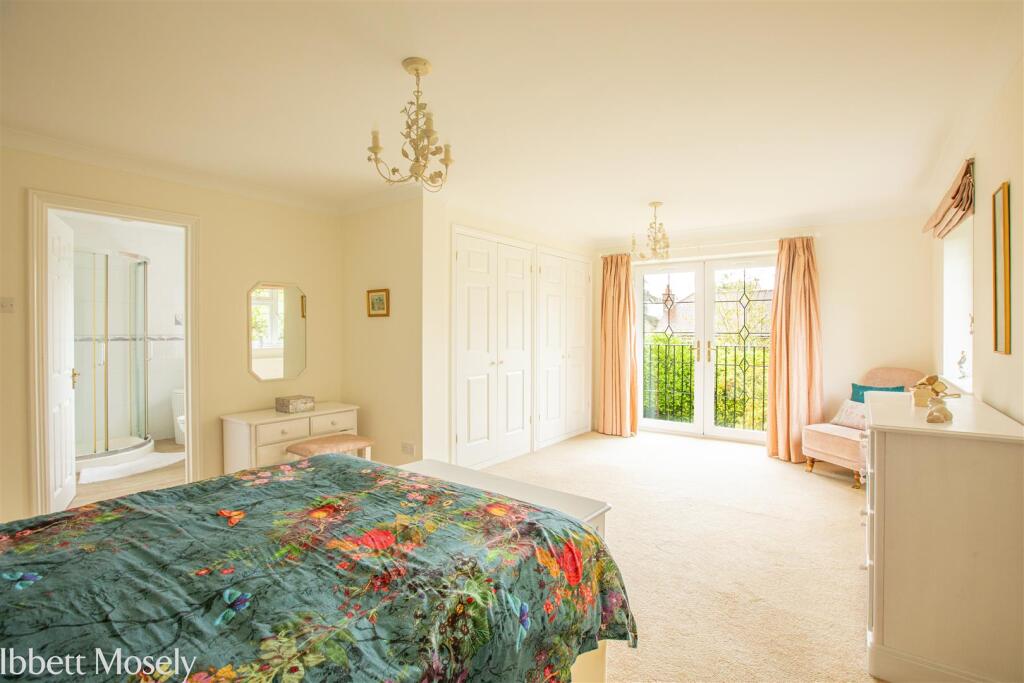 House in Sevenoaks, St John's - More