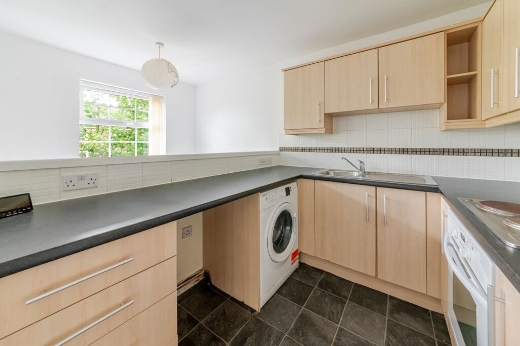 Apartment in Ellesmere Port, Rossmore Estate - View 4
