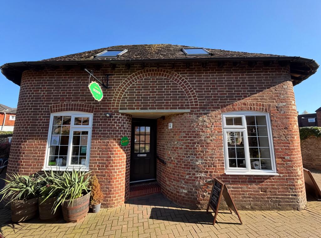 Main image of property: Folly Lane, Petersfield, Hampshire, GU31