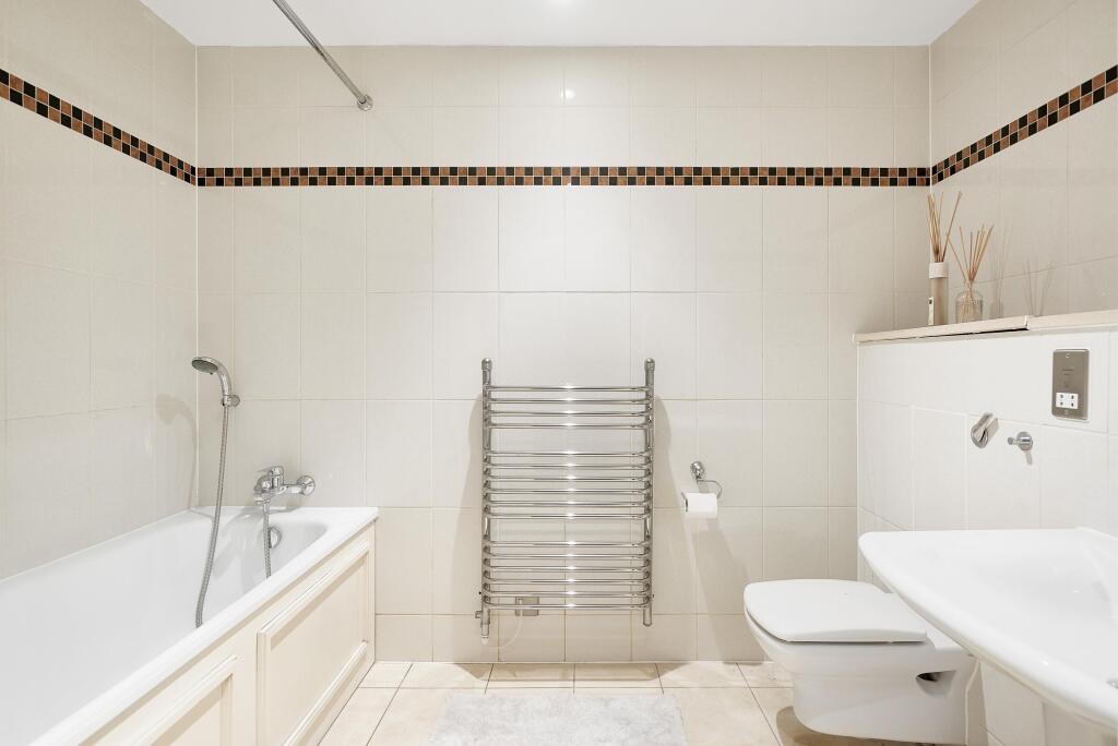 Apartment in London - More