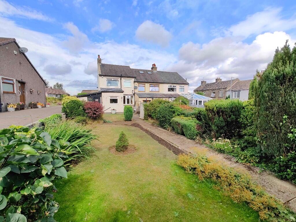 3 Merrion Crescent, Southowram, HX3 9NL photo 2