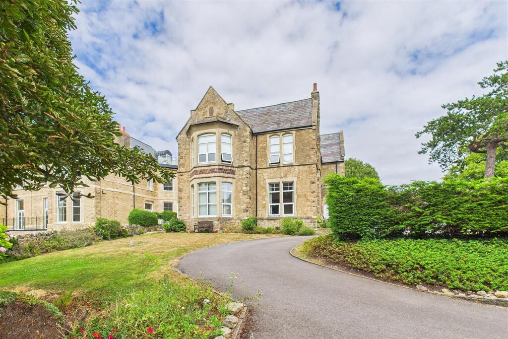 Main image of property: Close to Ladye Bay and Clevedon's Coast