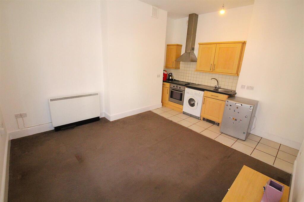 Apartment in Rugby, New Bilton - View 4