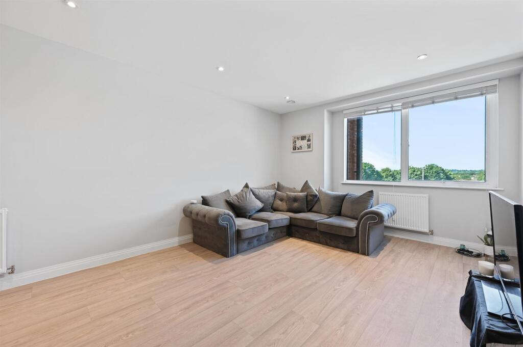 Apartment in Watford - View 4