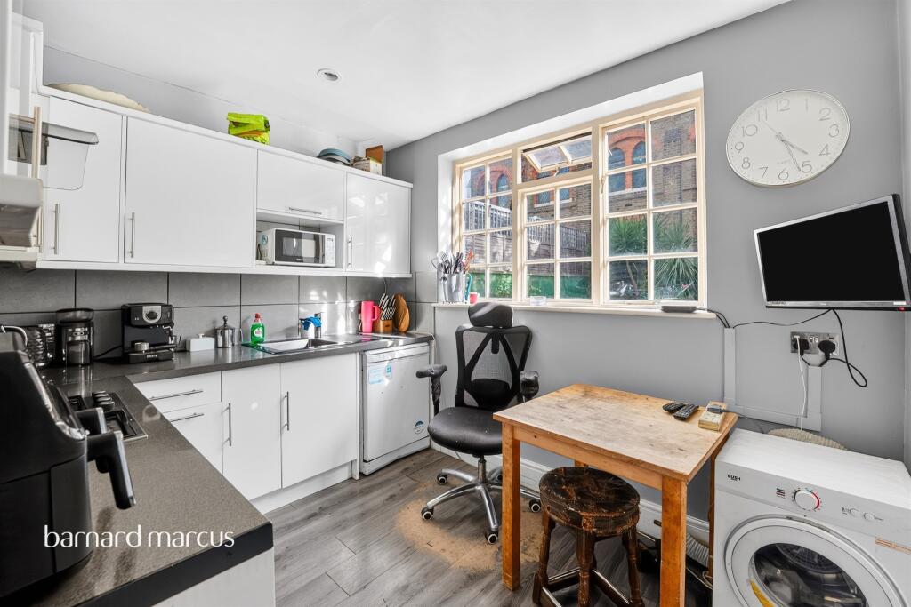 Apartment in London - View 5
