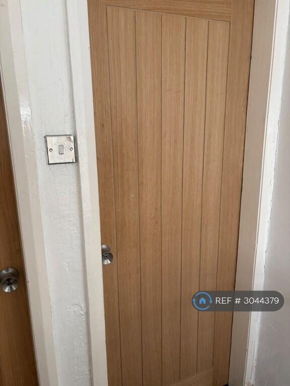 House in Stoke-on-Trent, Bucknall - More