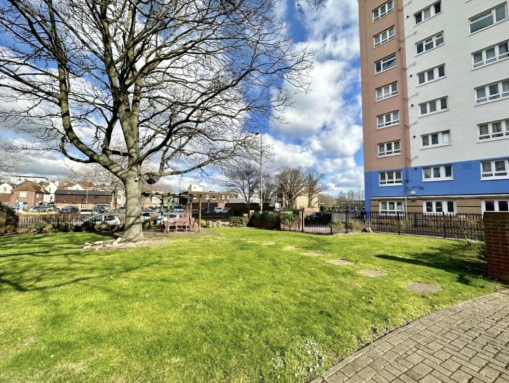 Apartment in Gosport, Hampshire - More