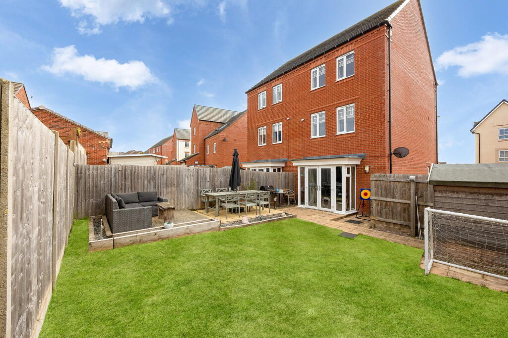 House in Milton Keynes, Fairfields - View 2