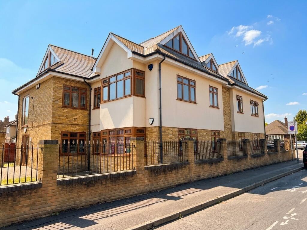 2-bed flat on Kelly Jay Court, Mawney Road, Romford, Havering, £210,000