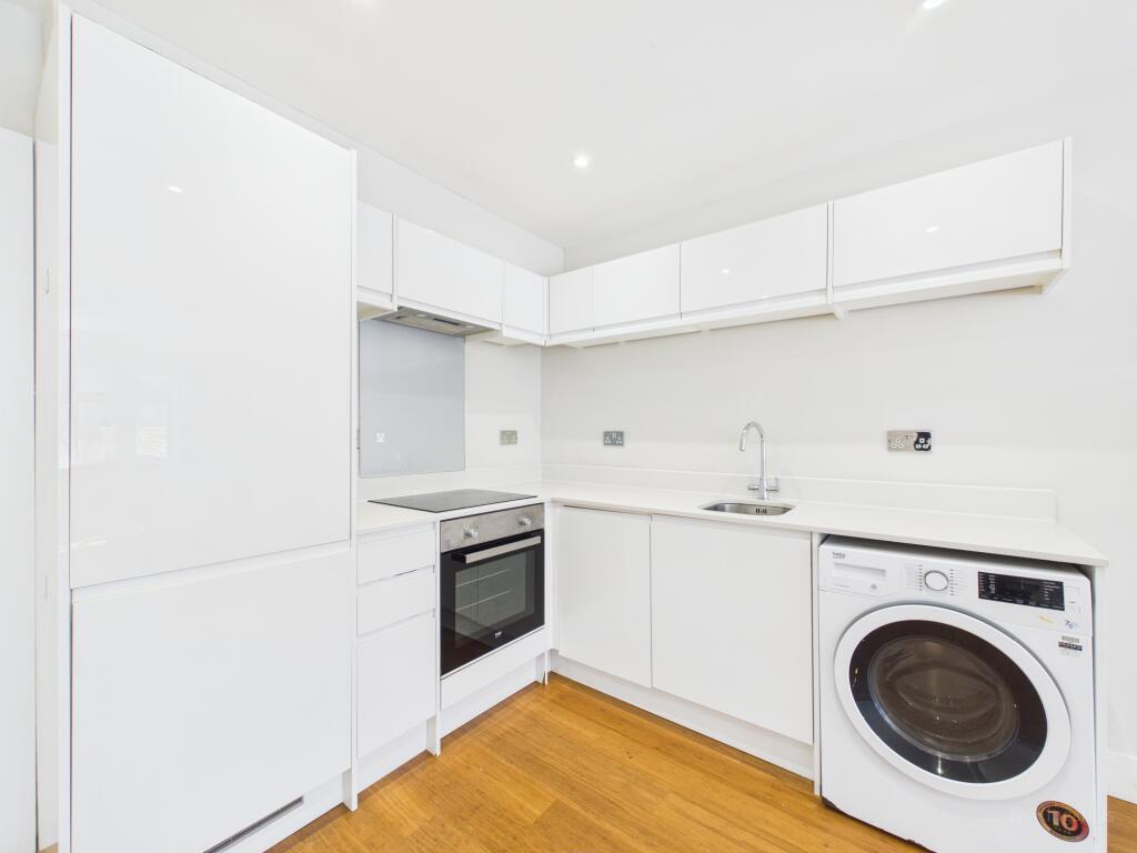 Main image of property: Desborough Avenue, High Wycombe, Buckinghamshire, HP11 2TJ
