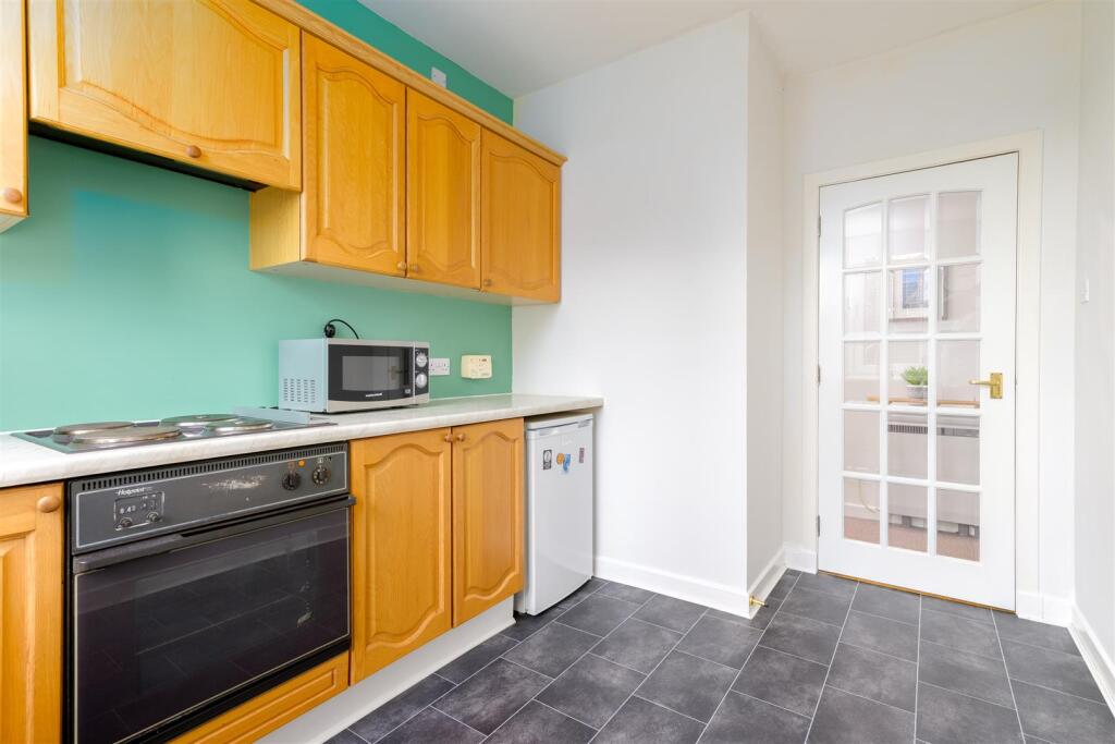 Apartment in Perth, Fairfield - More