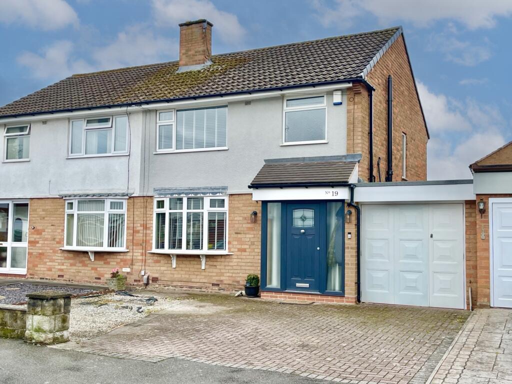 3-bed semi-detached on Farmbrook Avenue, Wolverhampton, £270,000