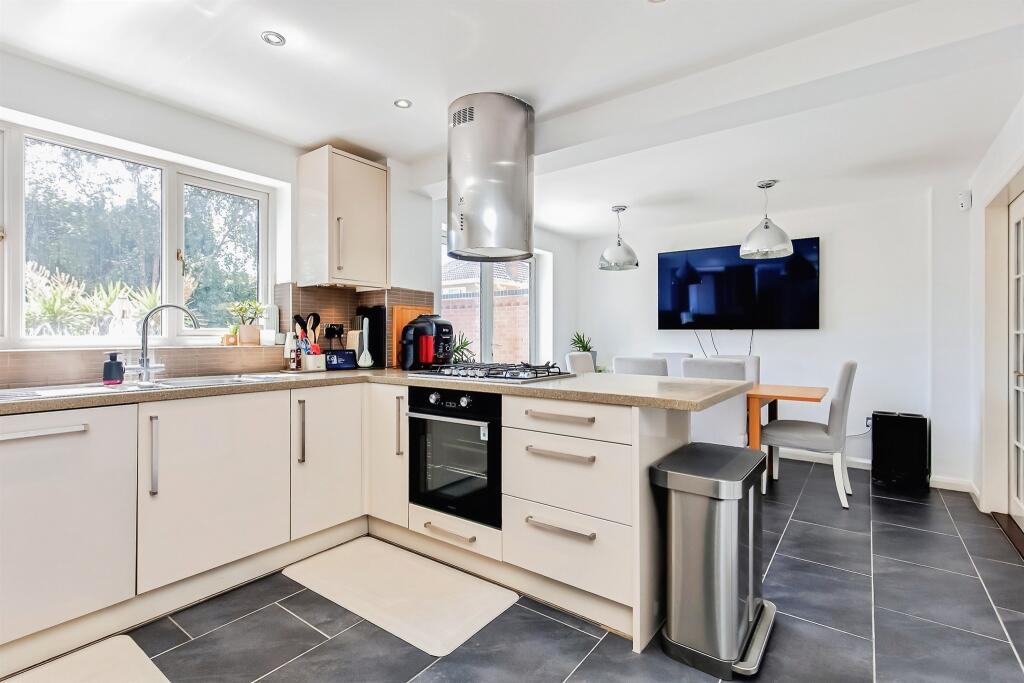 House in Kettering, Leisure Village - View 4