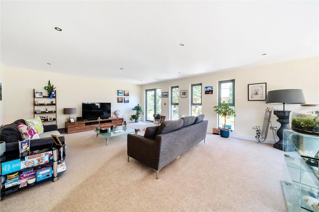 Greatfield Drive, Charlton Kings, Cheltenham, Gloucestershire, GL53 photo 4