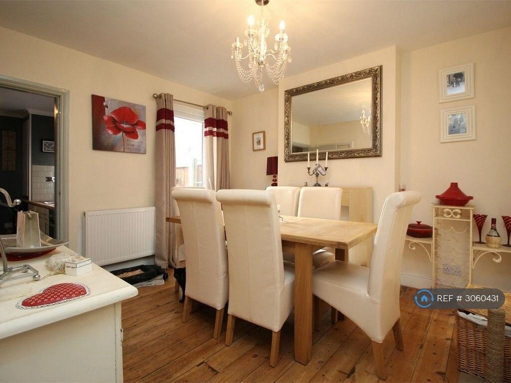House in Milton Keynes, Bedford - View 4