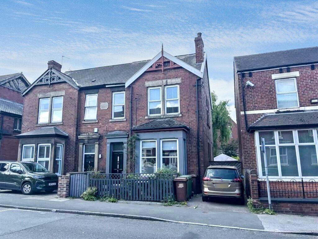 3-bed house on Ferrybridge Road, Castleford, West Yorkshire, WF10 4JJ, £165,000