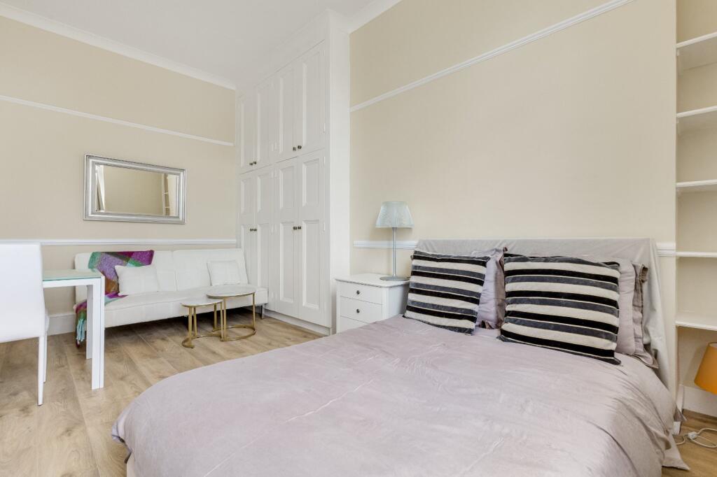 Studio flat for rent
