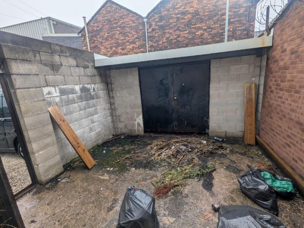 House in Stoke-on-Trent, Longport - More