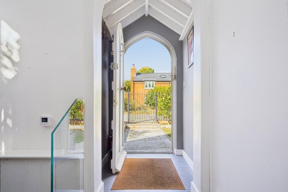 House in White Waltham, Paley Street - View 4