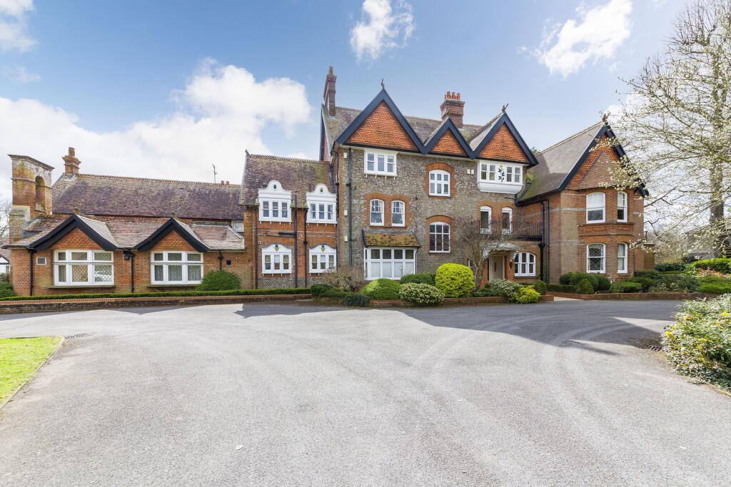 Main image of property: Riverside House, Burcot, OX14