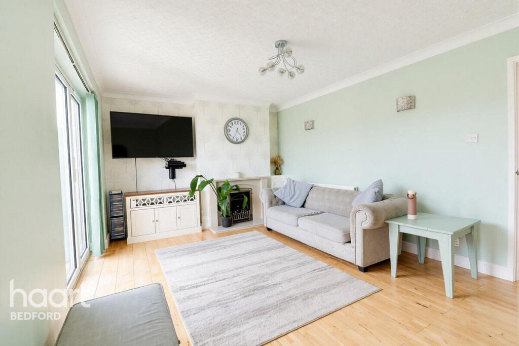 House in Bedford, Brickhill - View 3