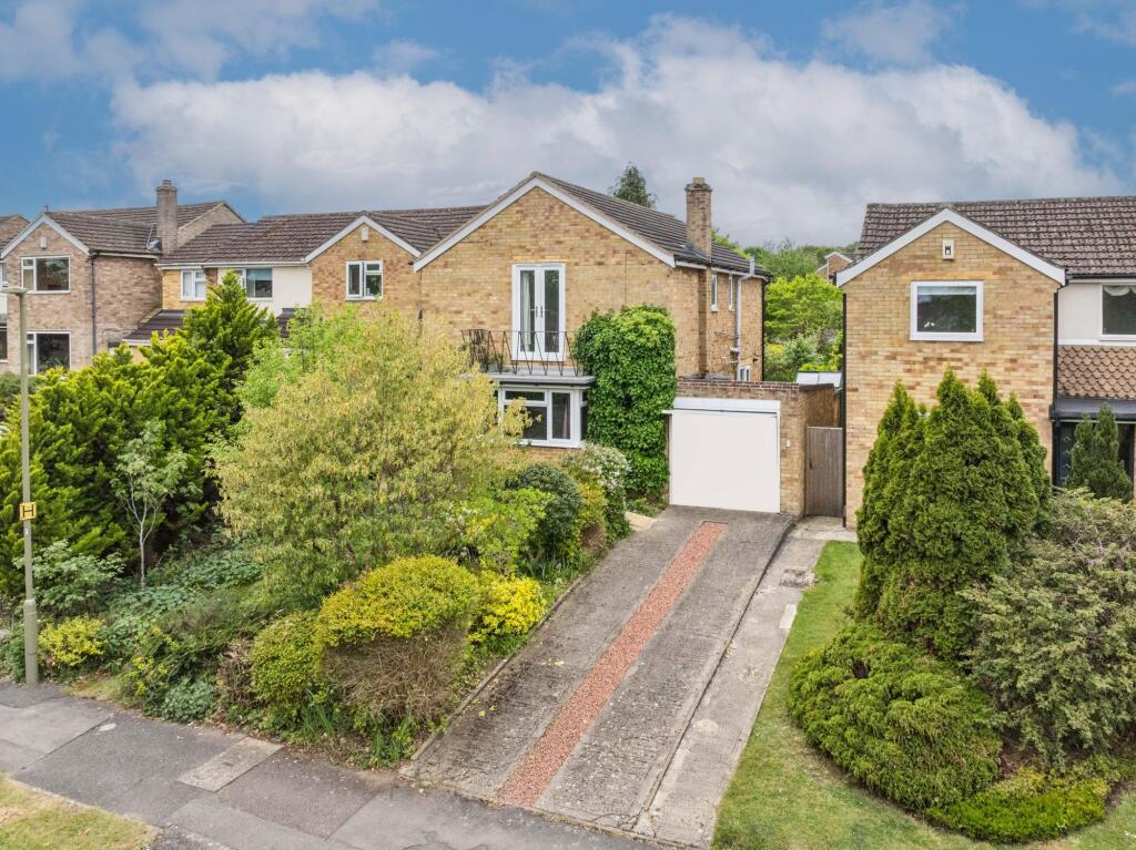 Main image of property: The Avenue, Kennington, OX1