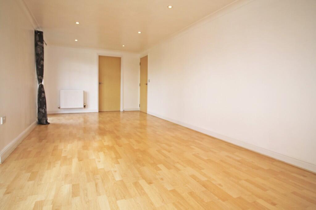 Apartment in Warrington, Old Hall, Great Sankey - View 4