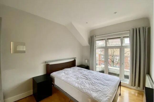 Apartment in London - View 5