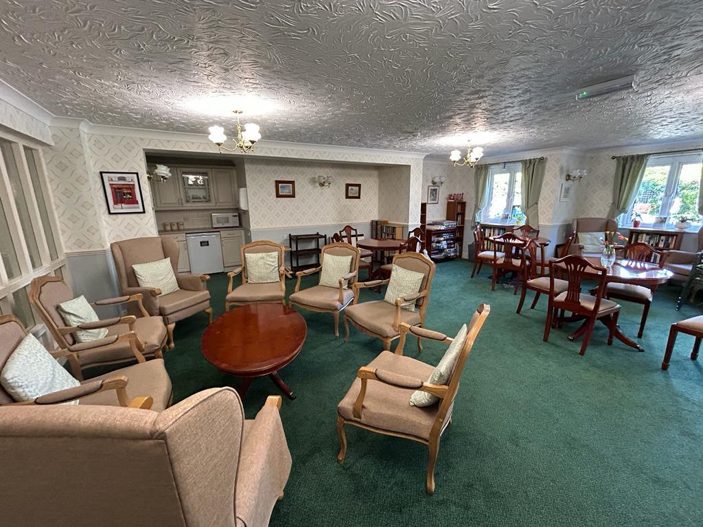 Apartment in Southend-on-Sea - View 5