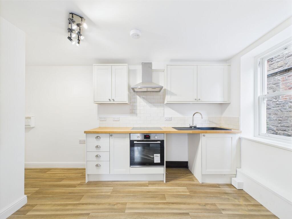26 Brecon Road, NP7 photo 2