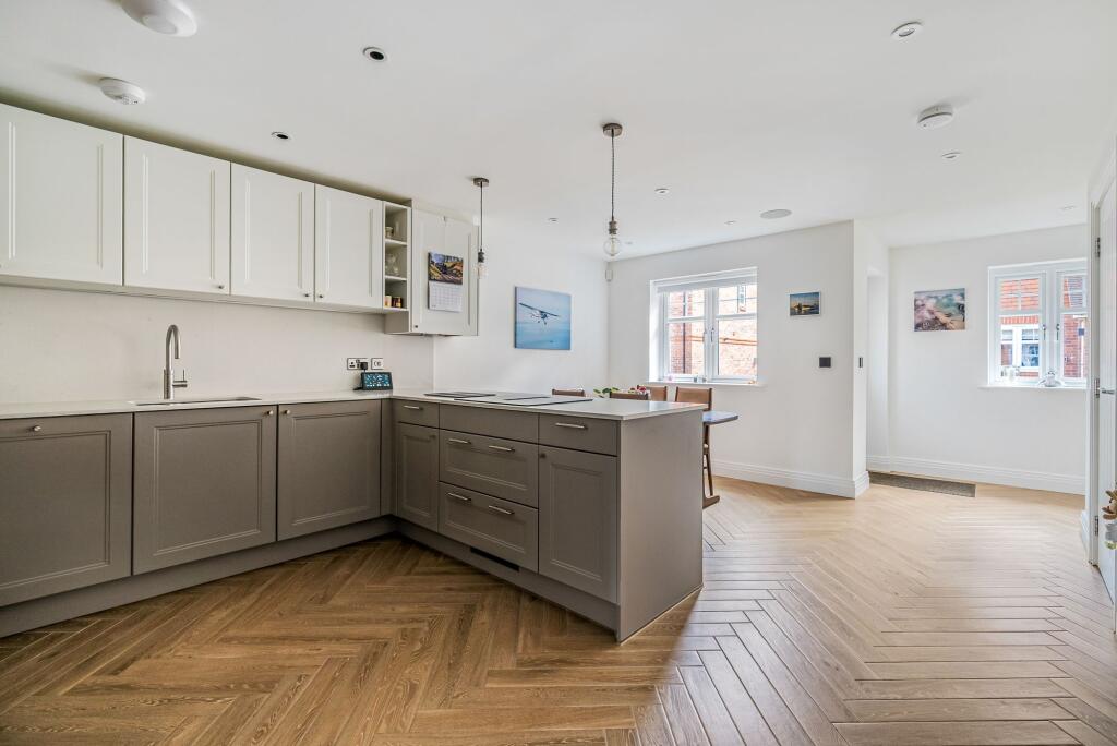Merrifield Lane, Burgess Hill, RH15 photo 3