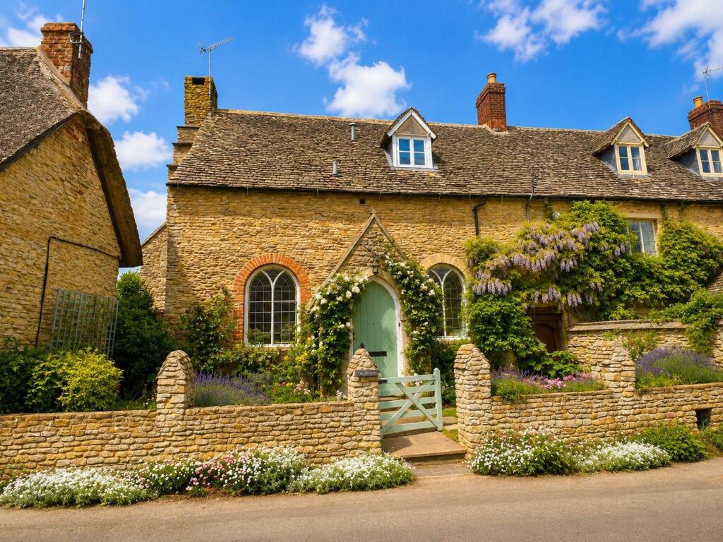 Main image of property: Summerside, Buckland, Faringdon, Oxfordshire, SN7