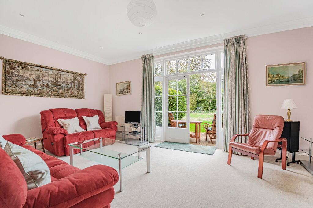 House in Gloucester - View 3
