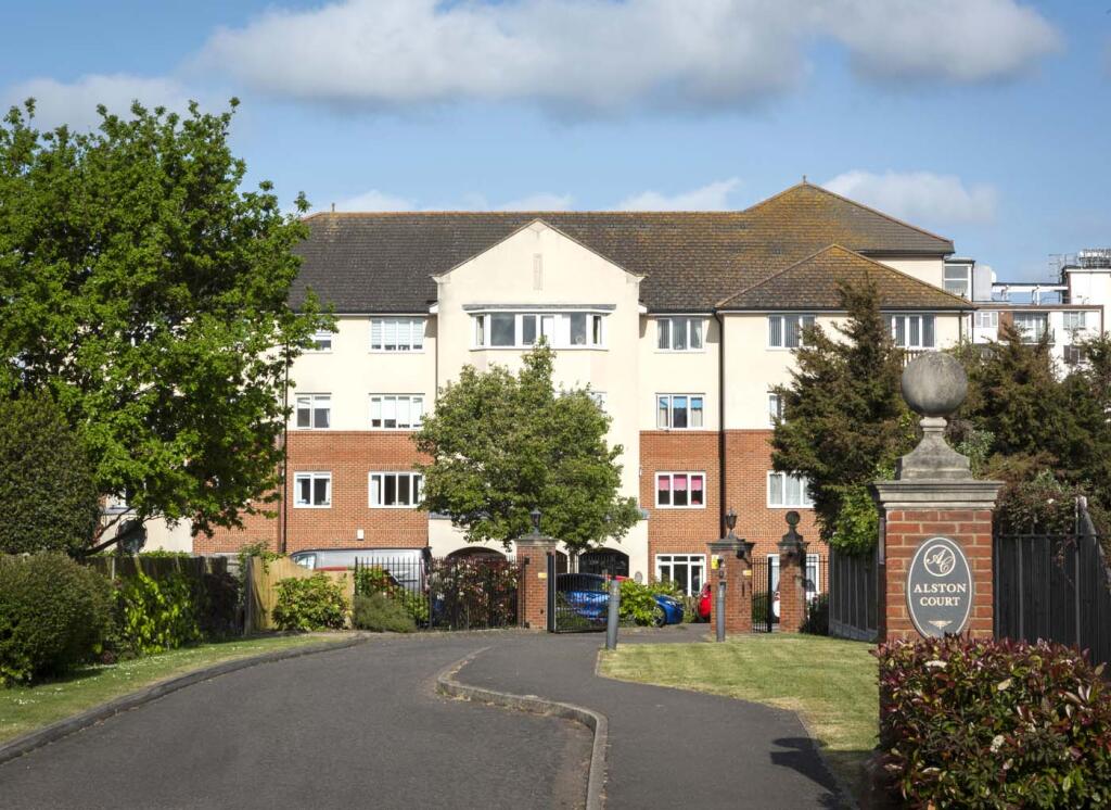 Main image of property: 15 Alston Court, 15 Crowstone Road, Westcliff on Sea, Essex, SS0 8EH