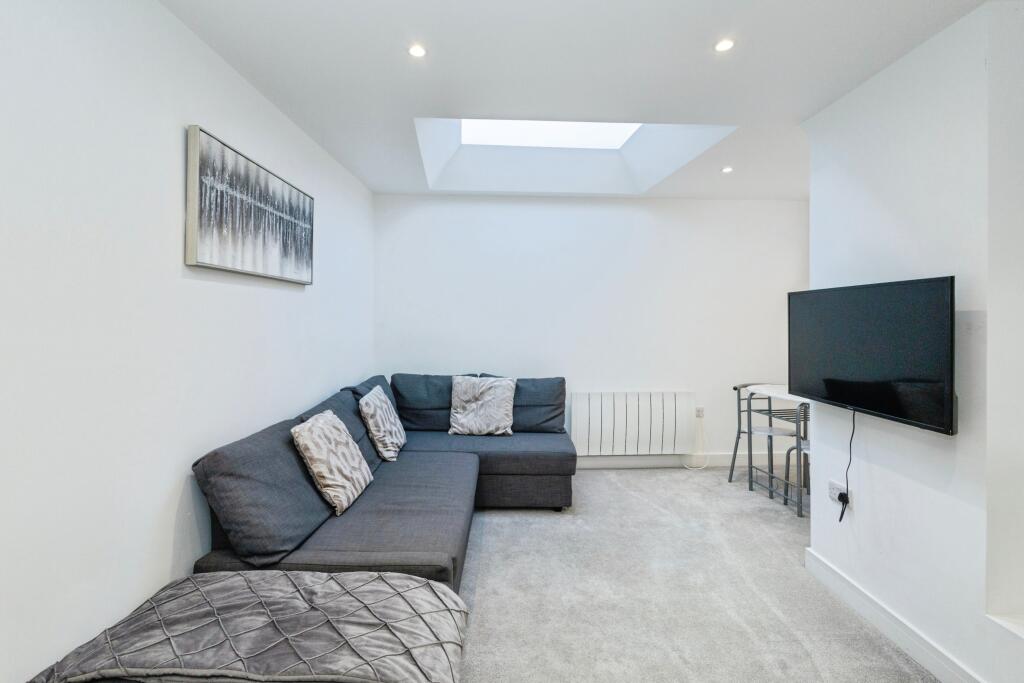 Main image of property: 149a London Road, North End, Portsmouth, PO2